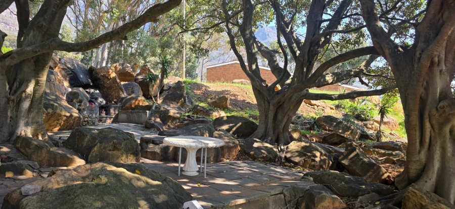 2 Bedroom Property for Sale in Vredehoek Western Cape